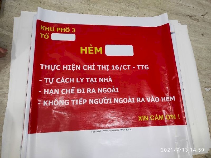 In banner biển báo: Chốt bảo vệ vùng xanh - Hẻm XXX thực hiện chỉ thị 16/CT - TTG
