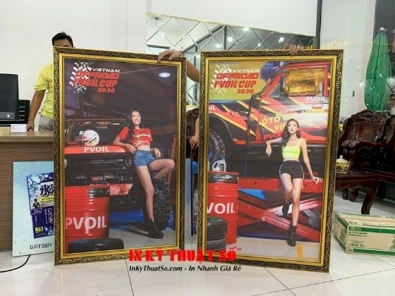 In tranh Hotgirl bên xe ô tô địa hình - trưng bày tại câu lạc bộ xe thể thao địa hình Offroad Club