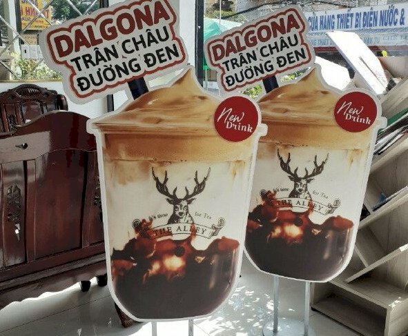 Làm chân Standee đứng giá rẻ tại Việt Nam Printing