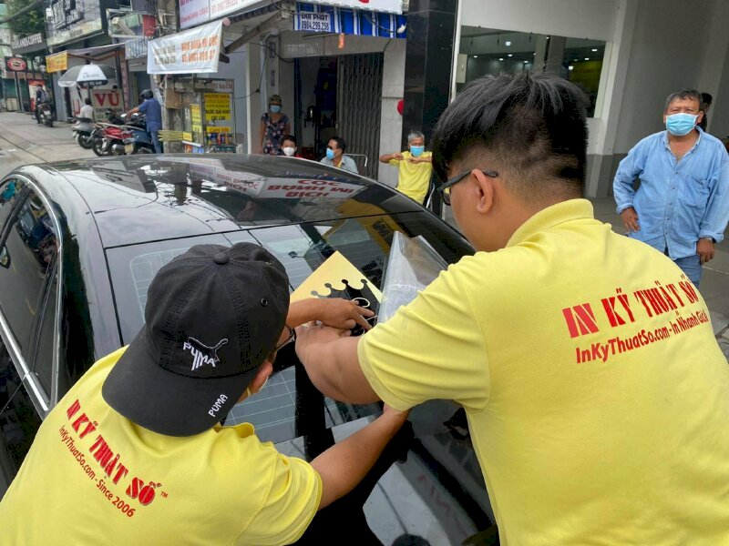 In Logo decal dán kính xe ô tô tại Việt Nam Printing