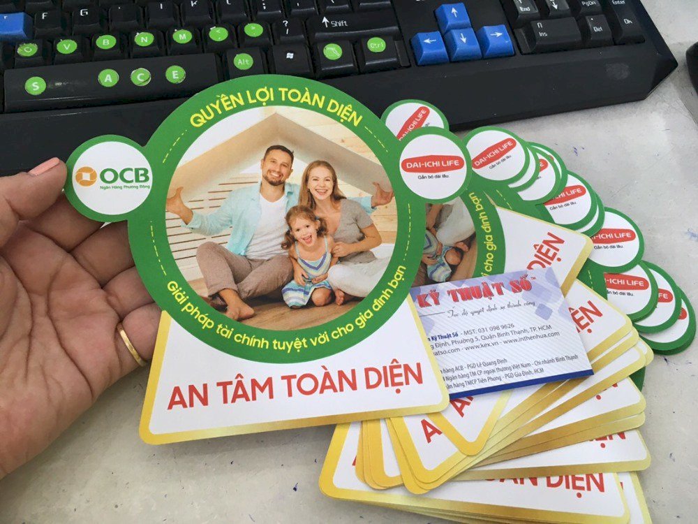 In Wobbler nhựa mỏng, giấy cán màng PE bóng, mờ - Gia công bế theo hình dạng đặc biệt | In Kỹ Thuật Số Since 2006