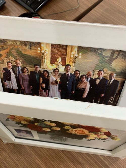 Tranh làm bằng chất liệu gì?