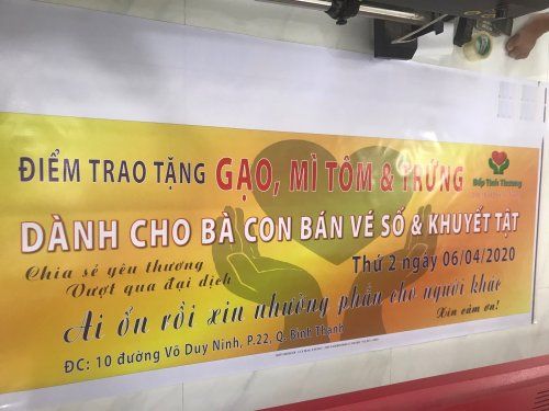 Băng rôn làm bằng chất liệu gì?